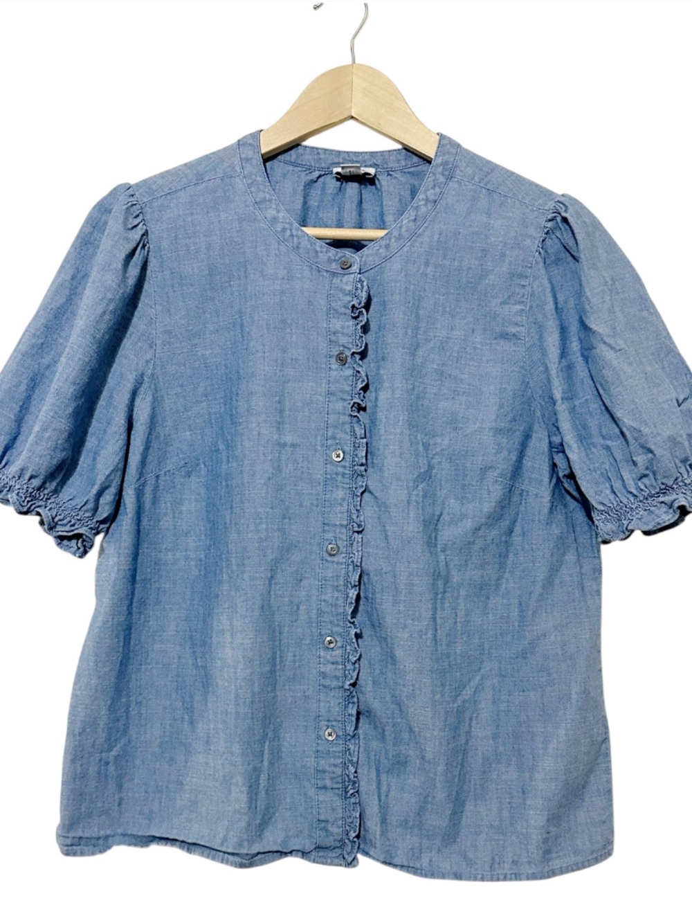 J.Crew Chambray Blue Preppy Ruffle Puff Sleeve Button Front Cotton Blouse Large - Picture 2 of 7